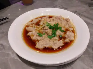 鹹魚馬蹄蒸肉餅跟白飯
