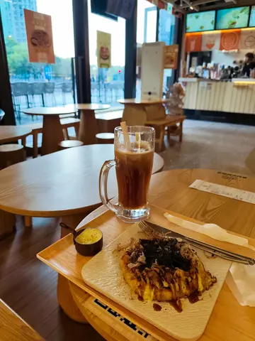 全日套餐：烟肉芝心大阪烧+芝士奶盖原茶（乌龙茶底）