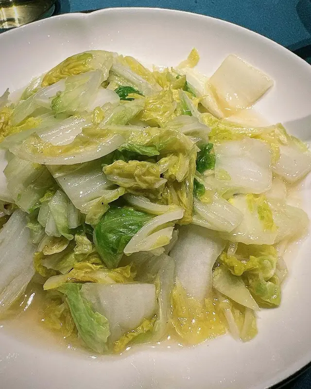 蒜蓉炒椰夠鑊氣，唔算油膩。