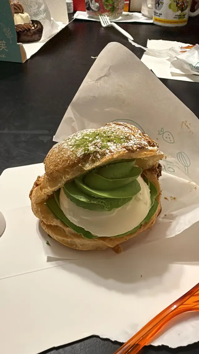 日式抹茶牛奶布丁泡芙