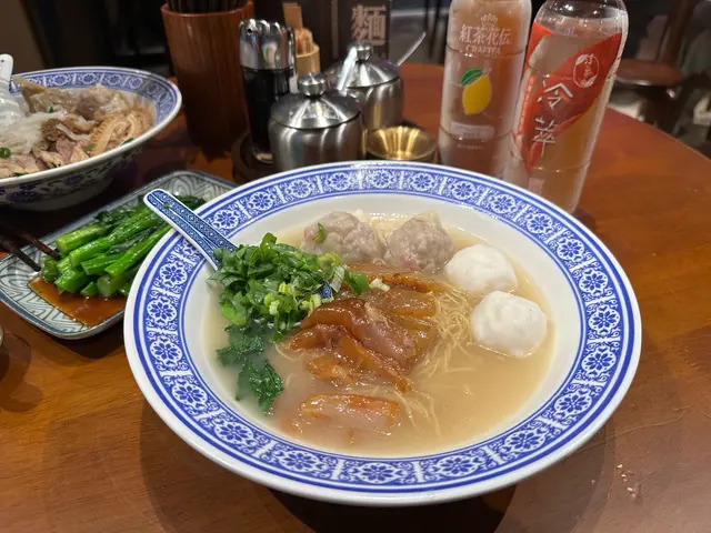 櫻花蝦雲吞、牛筋、墨魚丸幼麵