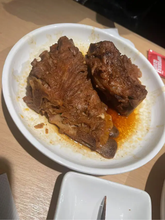 #香港美食 #沙田好運中心 #串燒 #肉夾饃 #醬大骨 #麵