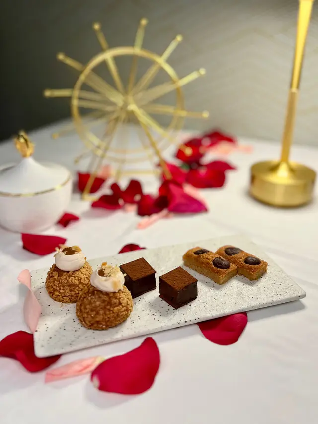 Petit four