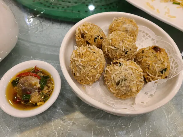 蜆蚧鯪魚球