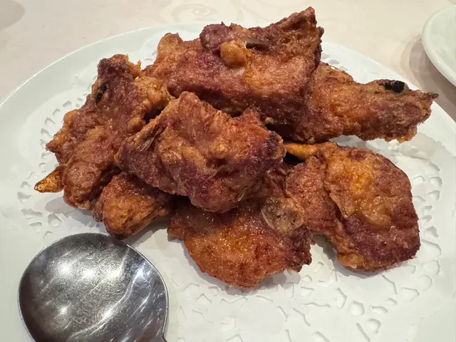 🍽️ 招牌蒜香骨 $178
這道蒜香骨外皮香脆,不油膩,脂肪較少,酥炸排骨帶著濃郁的蒜香味,美味十足!🍖🧄