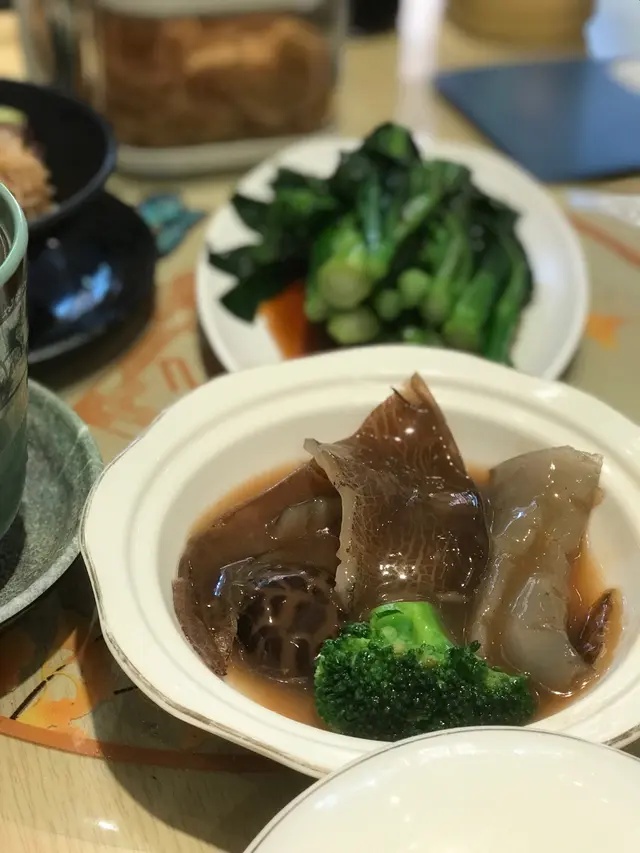 鮑汁花菇扣水煮魚裙邊