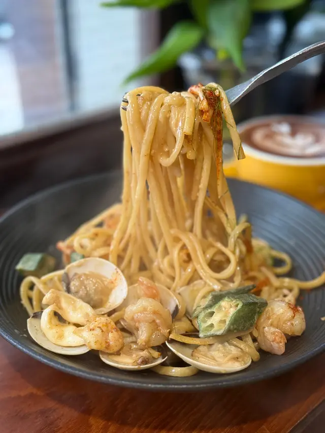 自家製喇沙汁海鮮扁意粉