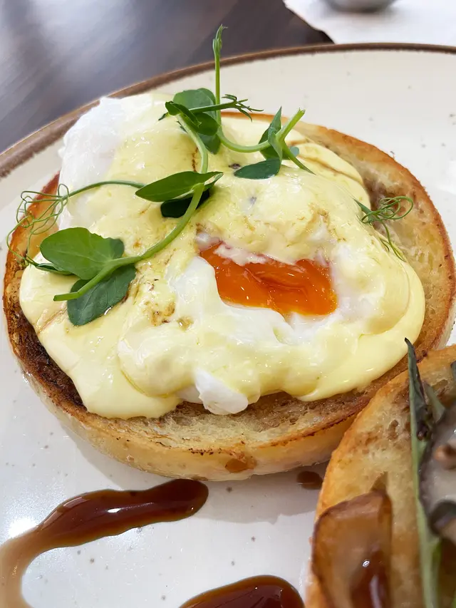 切開後，流心蛋汁令人回味