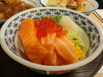 午餐-迷你三色丼-三文鱼定食