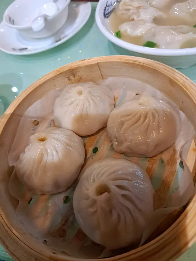 招牌鮮肉小籠包