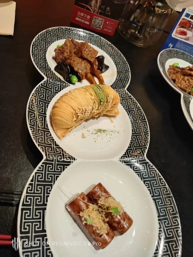 四喜烤麩，宇治蘿蔔絲酥餅，鮑汁水晶肴肉