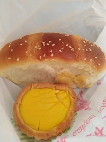 雞尾包，蛋撻