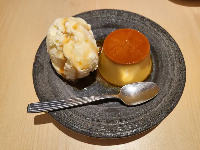 杉玉堅強布甸配雲呢拿雪糕