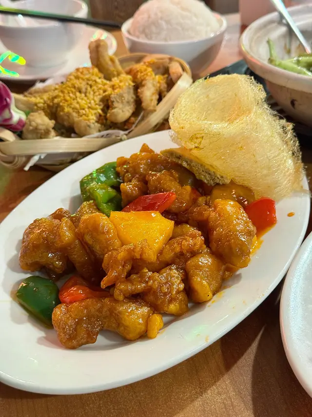 菠蘿拔絲咕嚕肉