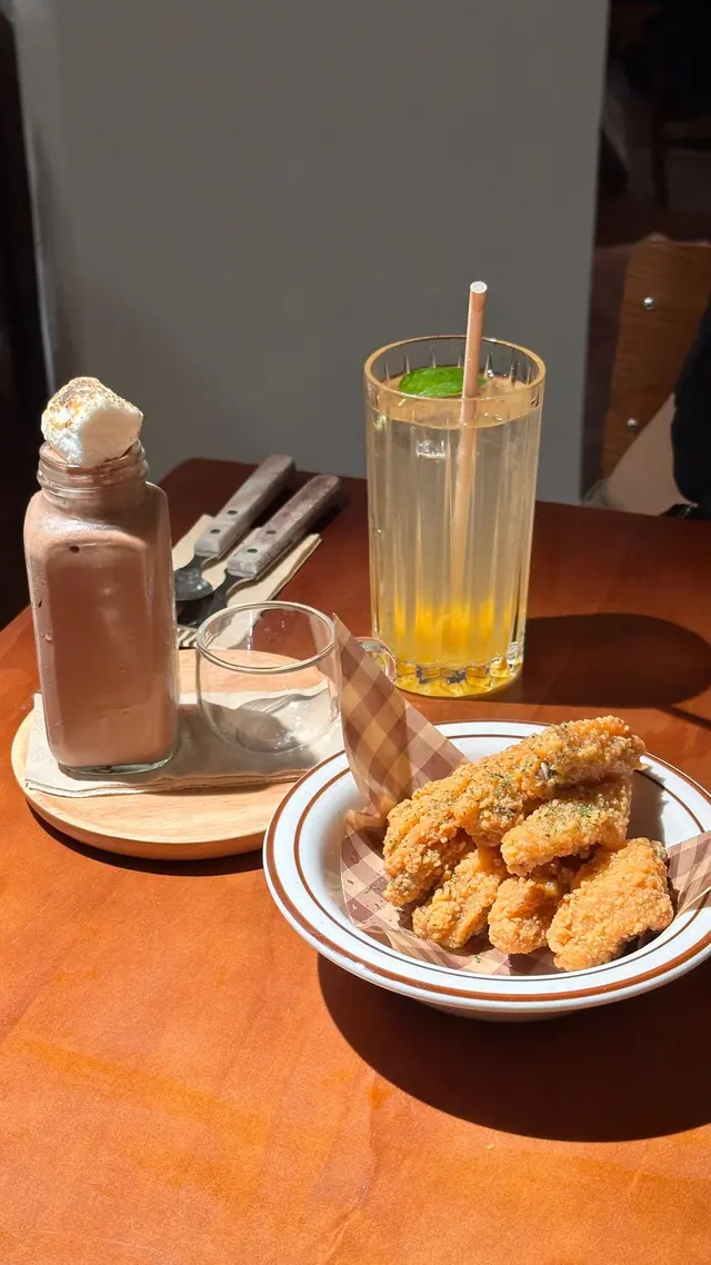 超級香蒜蓉牛油味!味道較咸,但勝在啖啖肉,一啖雞翼,一啖龍蝦汁意粉岩岩好haha😂😂