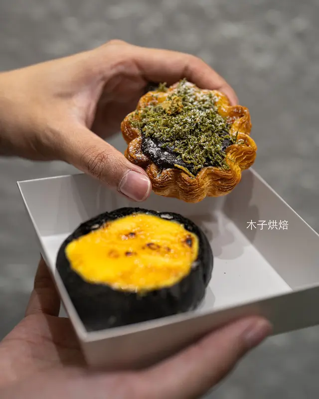 焦糖可可布丁包 ($18) & 迪拜朱古力千層撻 ($15)