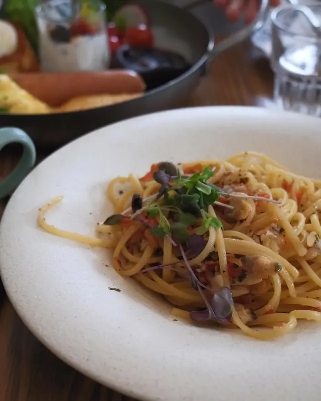 櫻花蝦蒜香牛油蜆肉扁意粉
