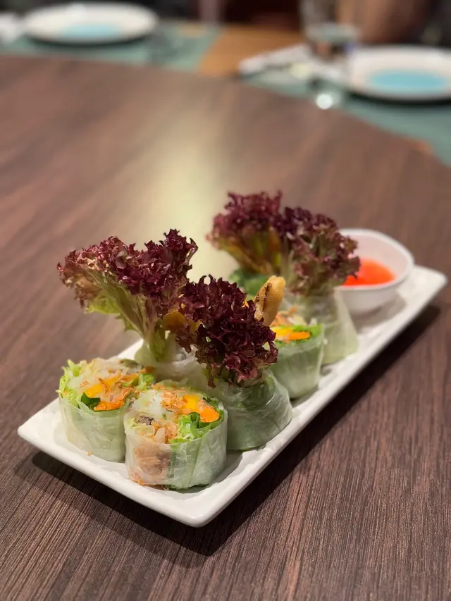 芒果嘅香甜，軟殼蟹酥脆，配搭埋泰式醬料，食落清爽可口，酸酸甜甜，好開胃，必食推介👍🏼