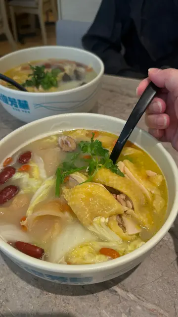 招牌花胶虫草花浓汤鸡米线