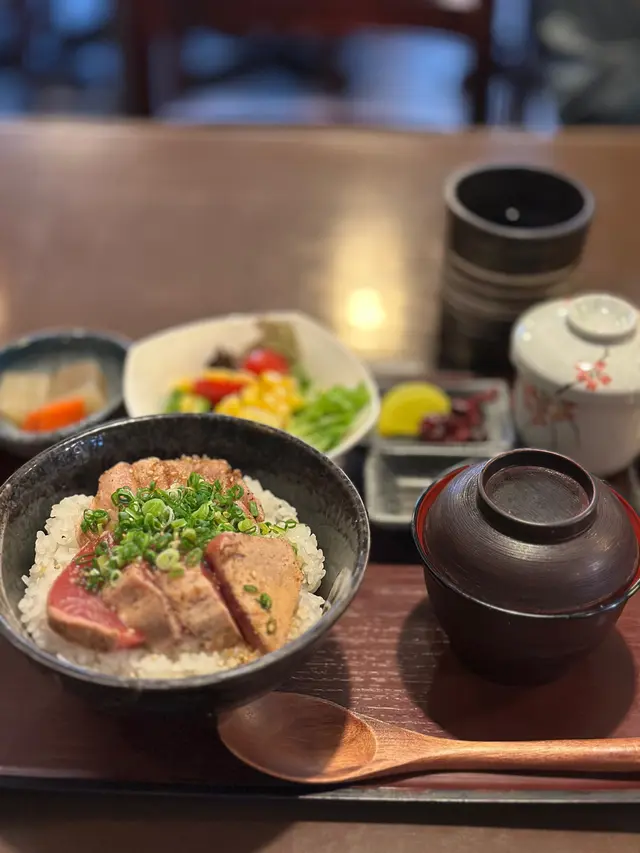 藍鰭吞拿魚扒丼定食