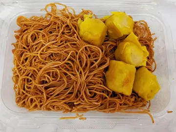 炒麵 十 5粒燒賣 (22元)