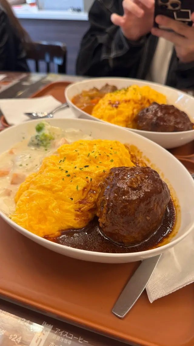 濃茄牛肉・漢堡扒蛋包飯