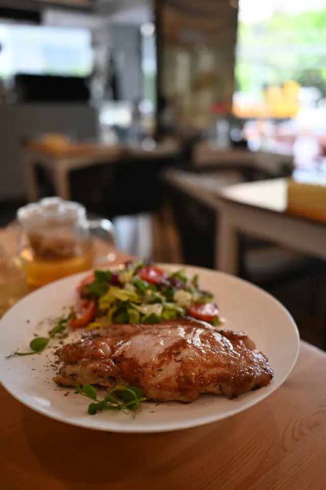 鹿兒島黑豚豬肉眼配泰式柚子沙律