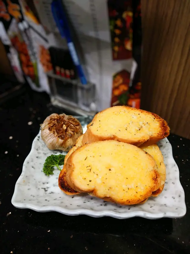 特式蒜蓉包（配原粒蒜頭）