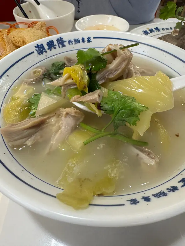 料超足，湯頭濃郁有滋補，豬肚處理得很乾淨

#潮州菜 