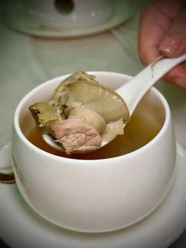 石橄欖燉螺頭湯