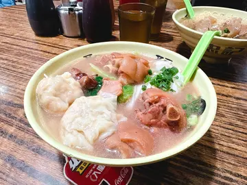 鲜虾云吞招牌猪手河粉
