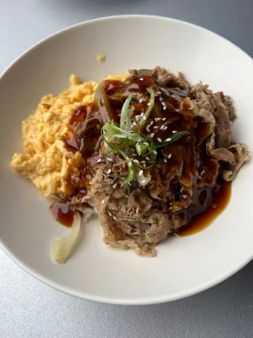 日式牛肉滑蛋饭