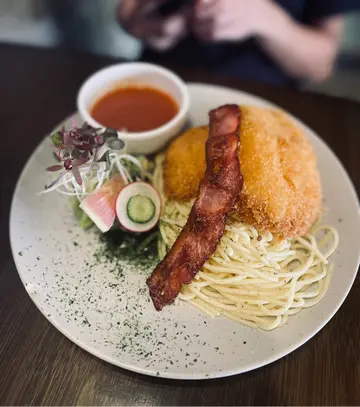 龙脷柳配烟肉意粉