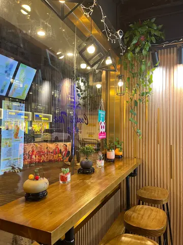 黑糖珍珠鲜奶茶、桂圆桃胶轻乳茶