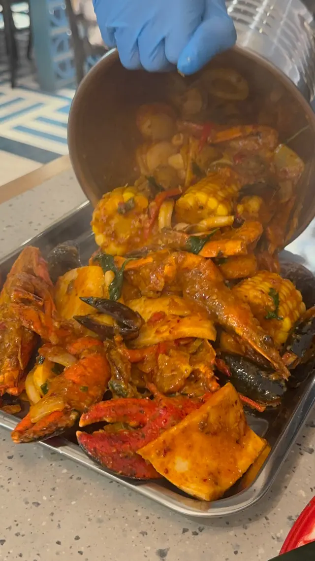 雜錦海鮮桶配辣醬