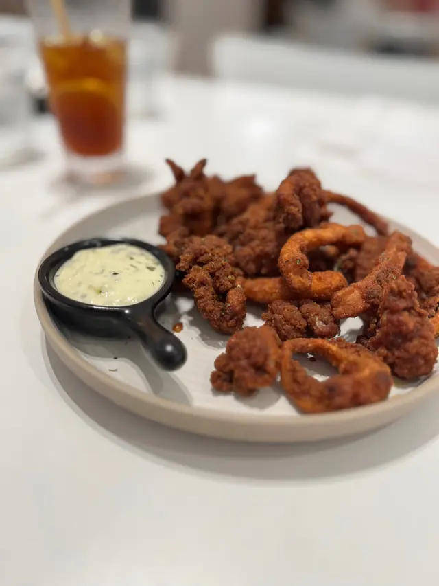 炸魷魚（配酸忌廉莎莎醬）