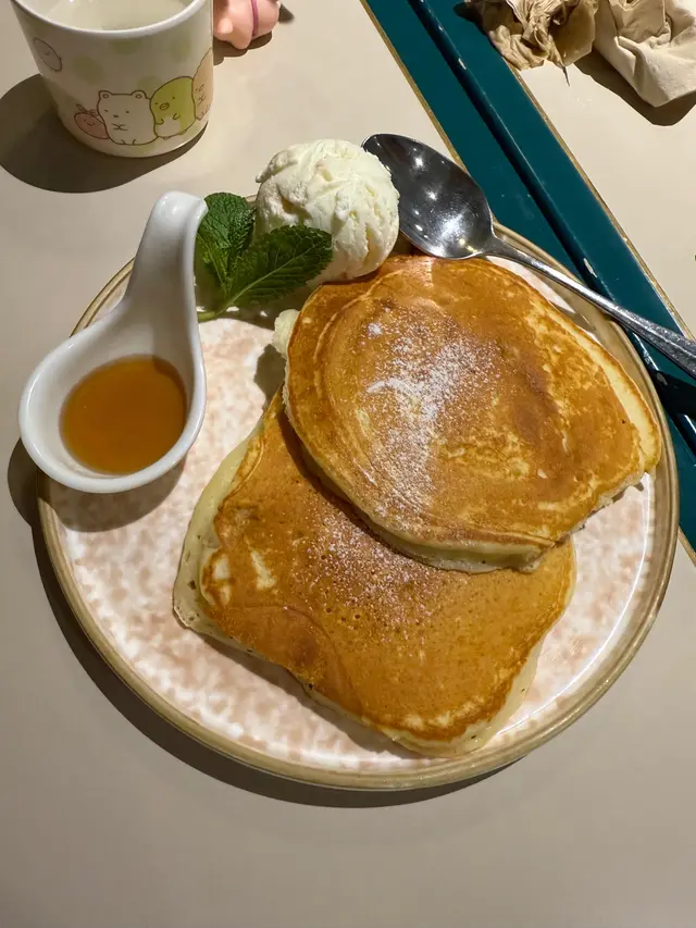 Pancake有香蕉🍌，椰子🥥雪糕🍦有椰子🥥肉正 #pancake #香蕉 #椰子 #雪糕 #下午茶