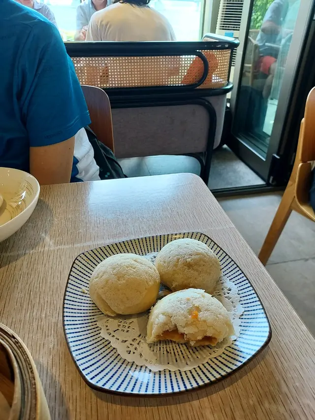 叉燒香，喜歡少醬，白穌皮薄，如包身厚的，質感多的