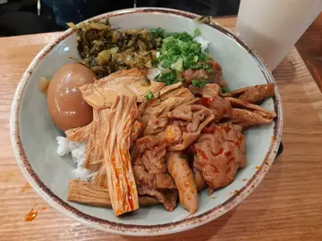 紅燒豬腸蓋飯