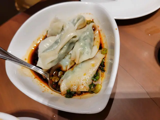 菜肉紅油抄手