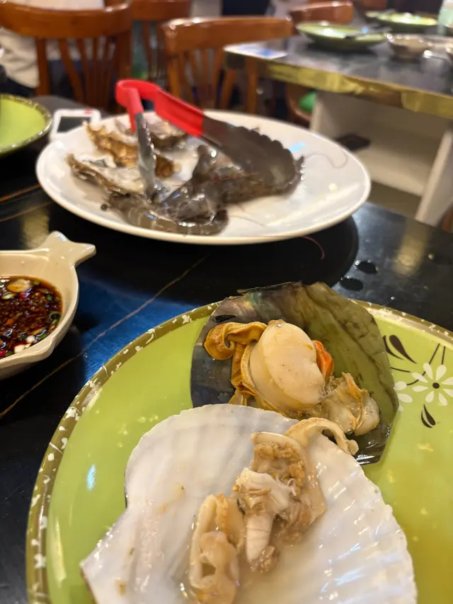 埋單$998 三位，食$268 養生雞煲海鮮套餐 醬料費$18後加一，另外，飲品另加錢$15/罐$40/3罐 


