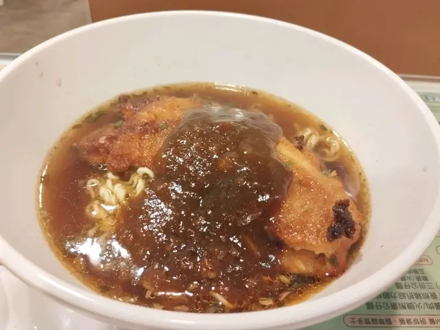沙爹雞扒公仔麵