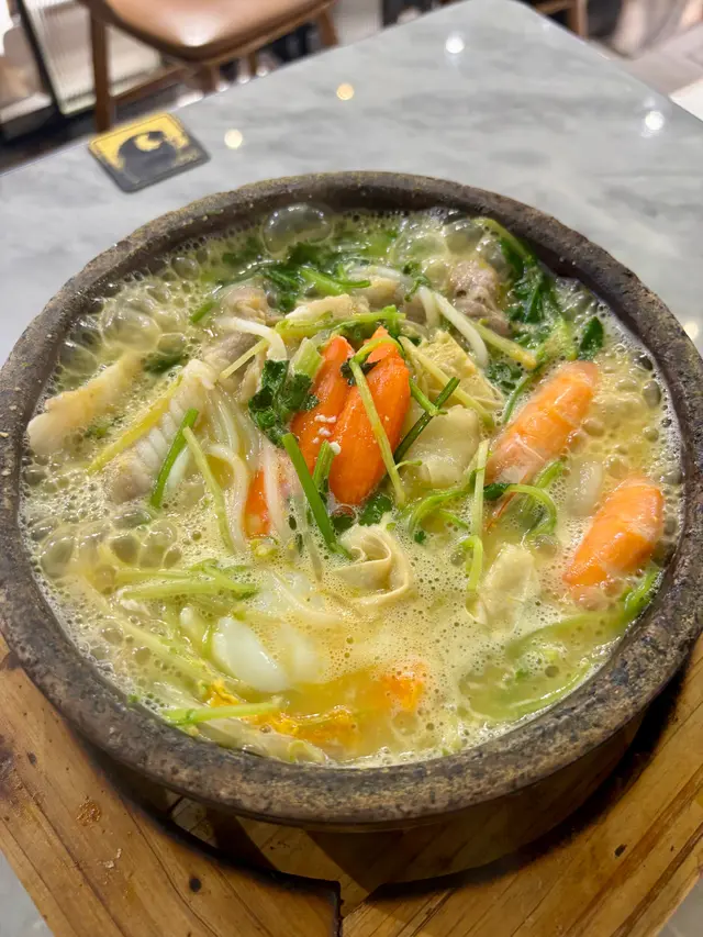 十八怪招牌金湯過橋石鍋米線