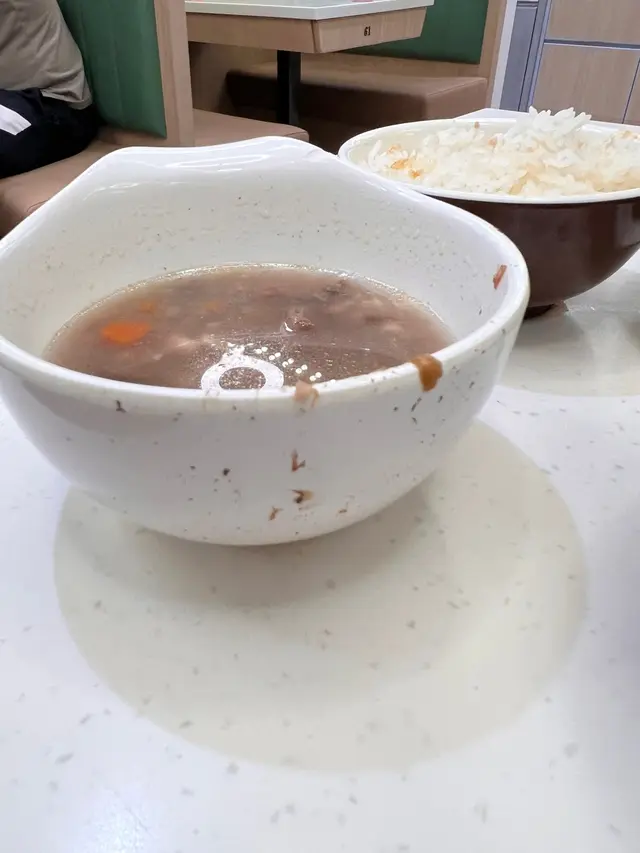 例湯，湯碗邊，污糟￼