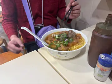 豬皮，豬腸，牛丸