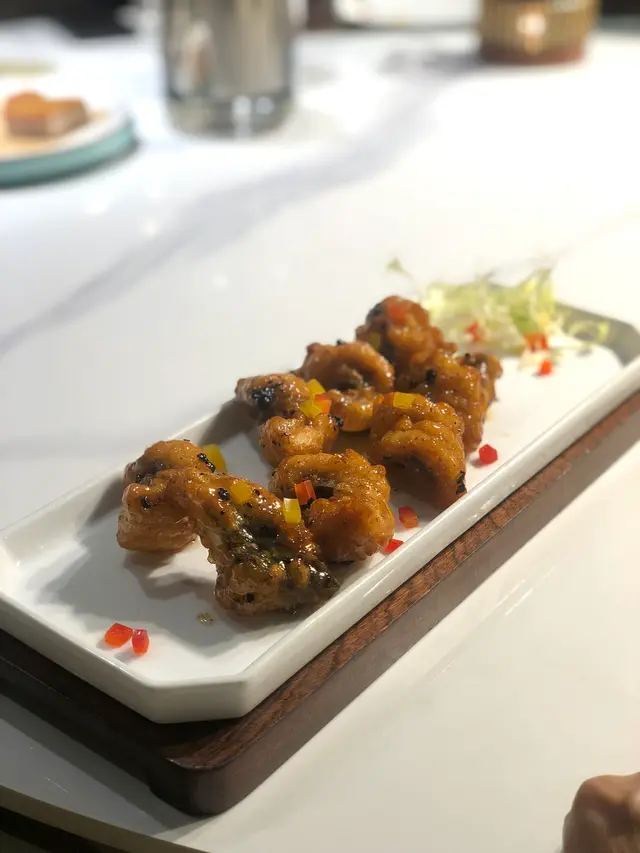 彩椒欖角脆活鱔球