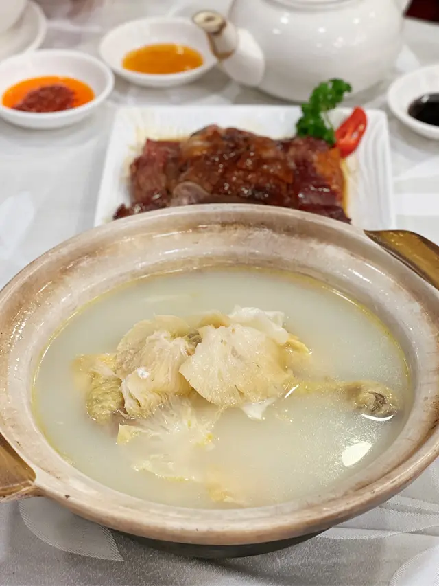 濃湯雞煲翅四位