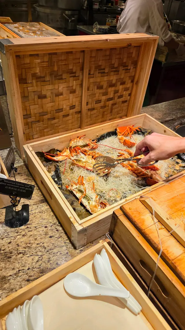 蒜蓉粉絲龍蝦,有點慘不忍睹