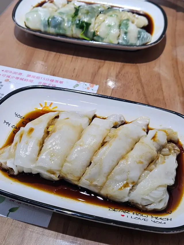 揀咗最基本嘅齋腸（$18），覺得好好味，完全冇嗰啲漿糊口感，就咁加豉油，簡簡單單就已經好好味，原來咁先係石磨腸粉！