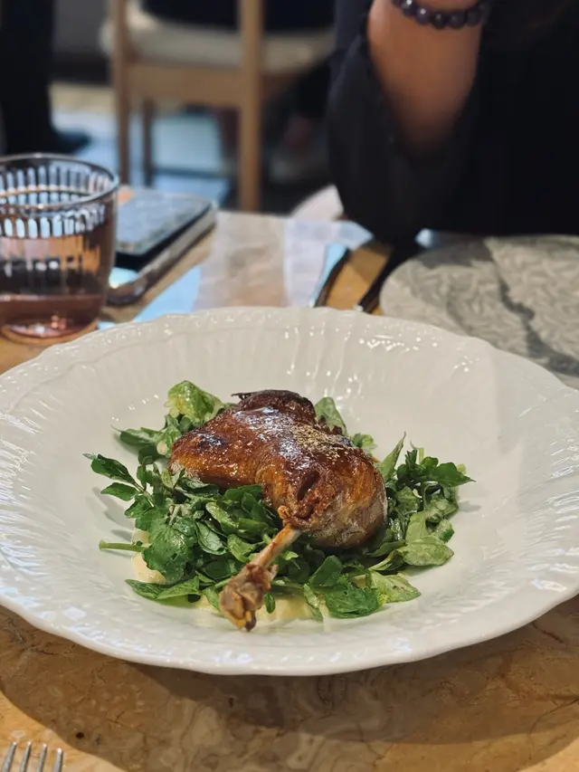 Crispty confit duck leg